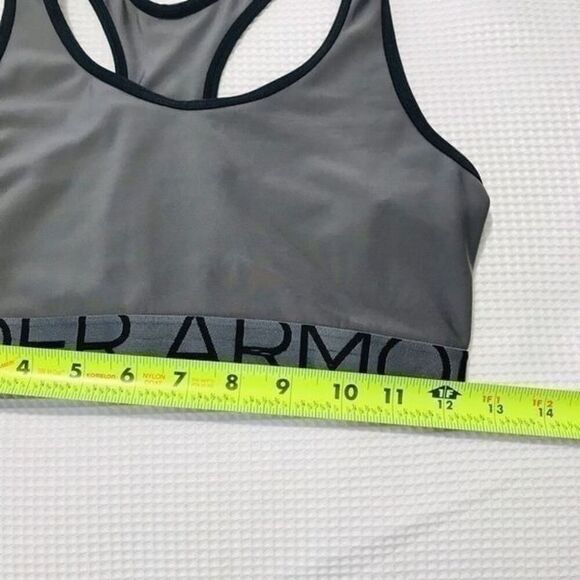 Under armor gray sports bra size M.     A397 - Picture 2 of 5
